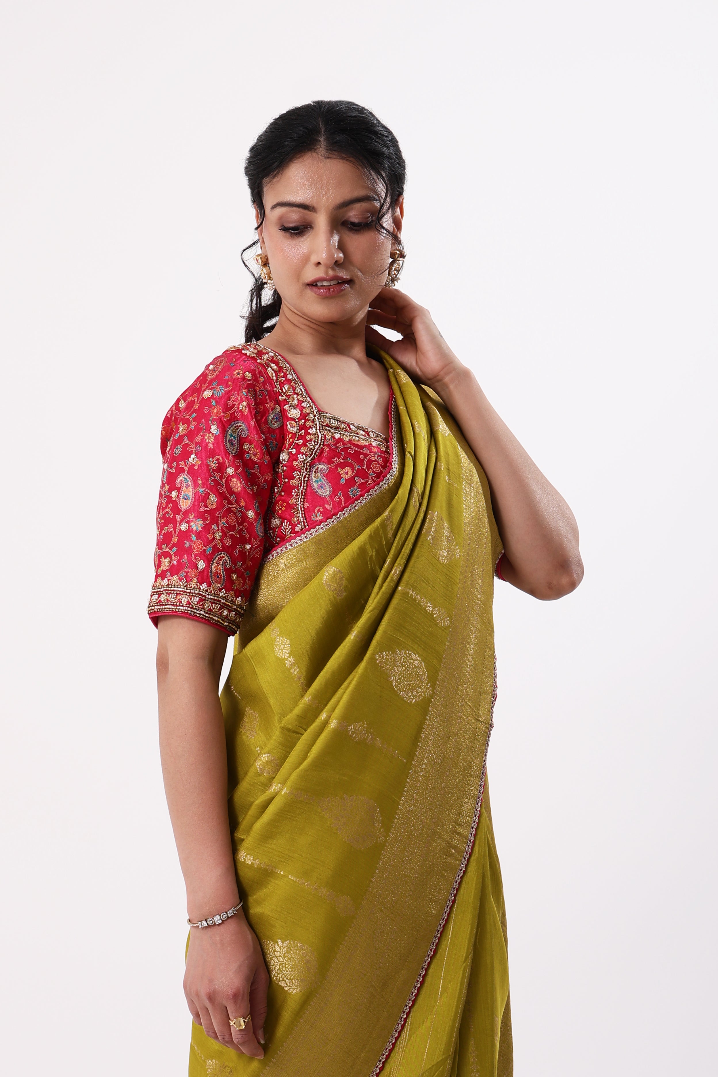Saree With Readymade Blouse